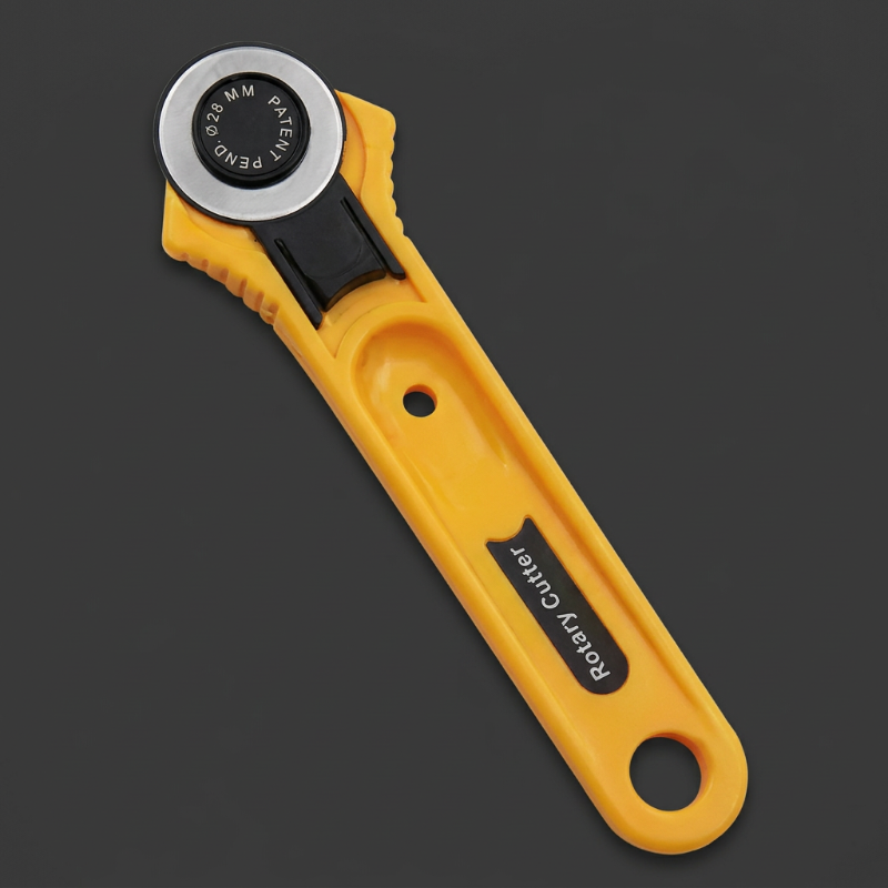 Cutter rotatif jaune et noir de 28 mm