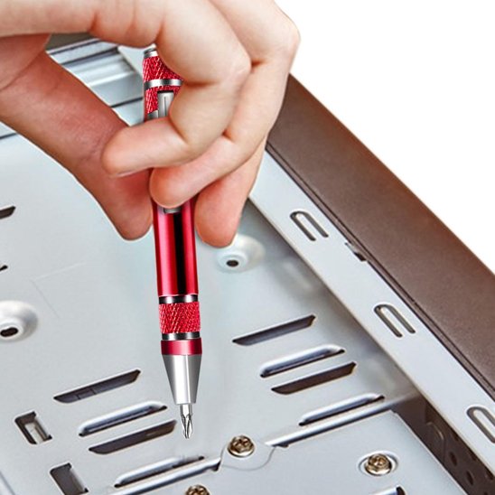 Tournevis rouge avec une unite d ordinateur